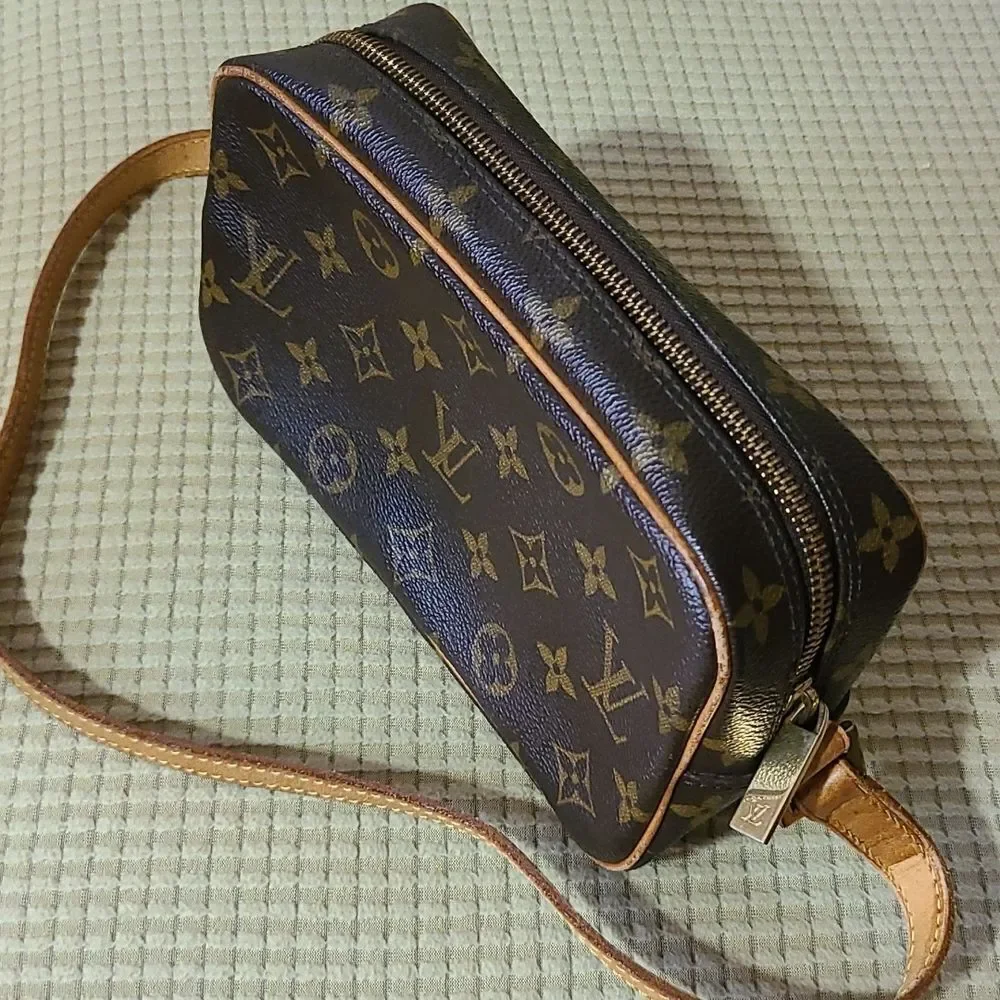 💯Authentic Louis Vuitton Handbag 🍀